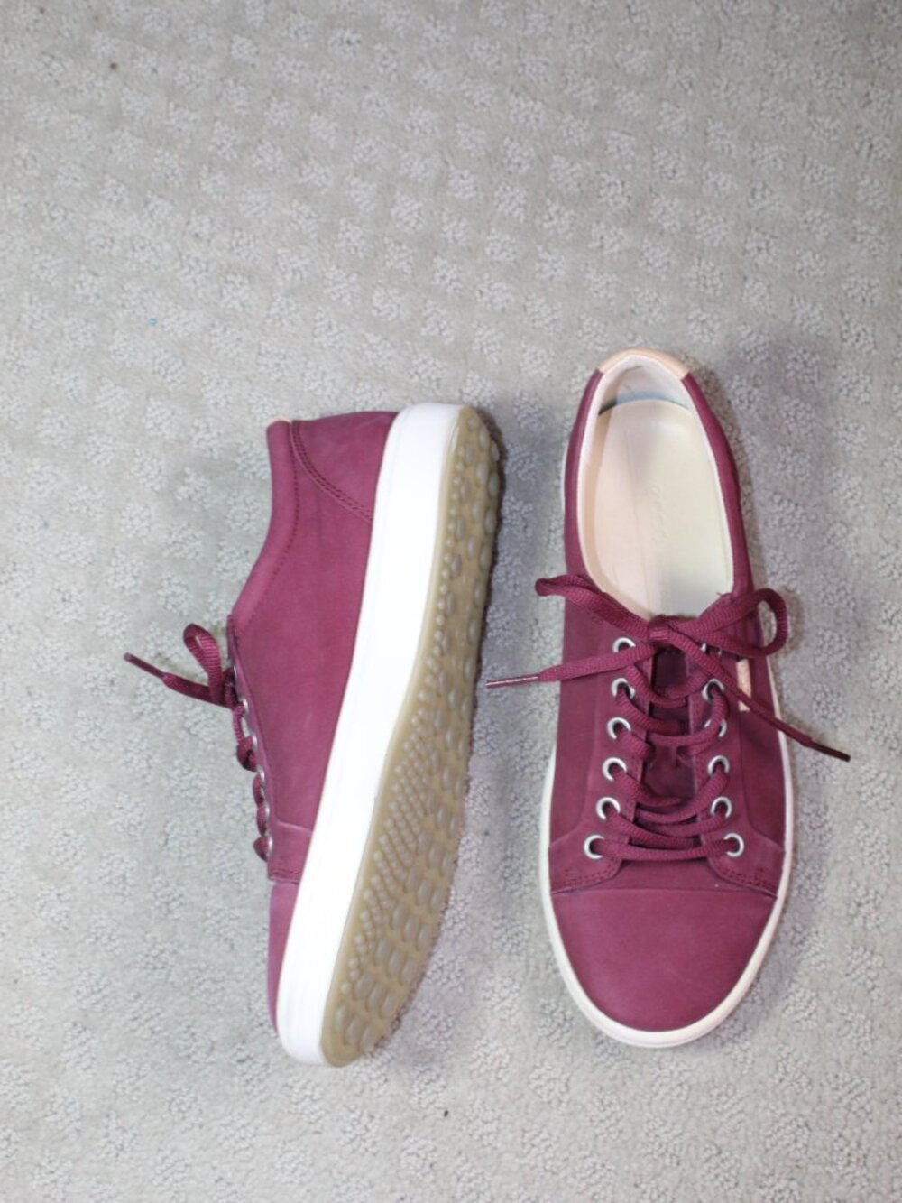 Ecco Size 7 -7.5/Eur 38 Burgundy Leather Low Top Lace up Sneakers